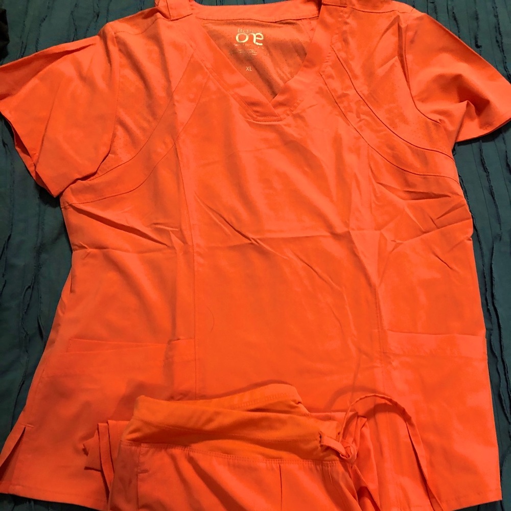Barco scrubs set
